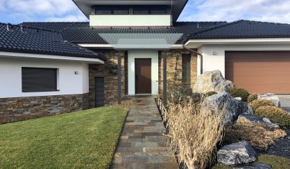 EXTERIER_18_striska nad vstupem_final_c